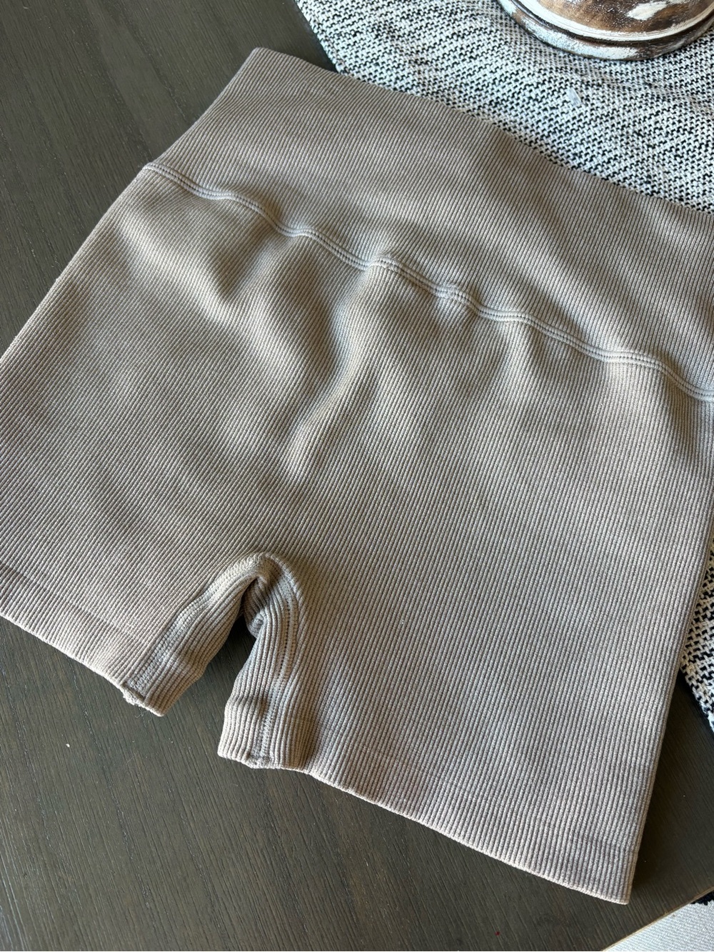 ALO Yoga Ribbed High-Rise Seamless Shimmer Bike Shorts in Taupe Gravel Small - Picture 7 of 8